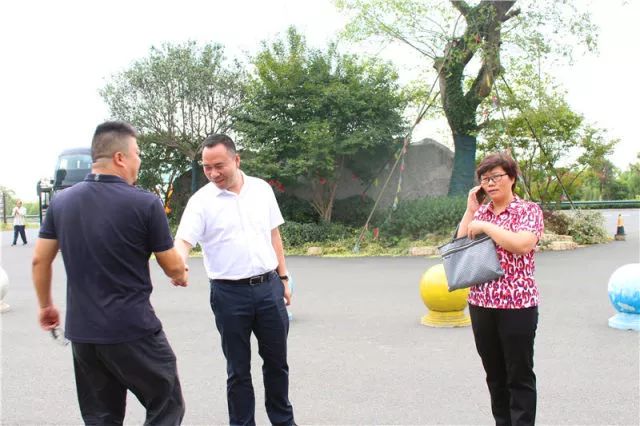 热烈欢迎南京农业大学教授来嬉乐湾农业技术指导
