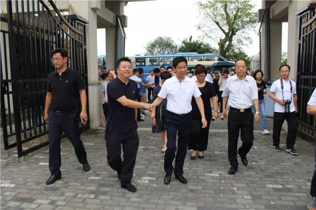 陕西省安康市平利县党政企代表团考察嬉乐湾生态农业示范园